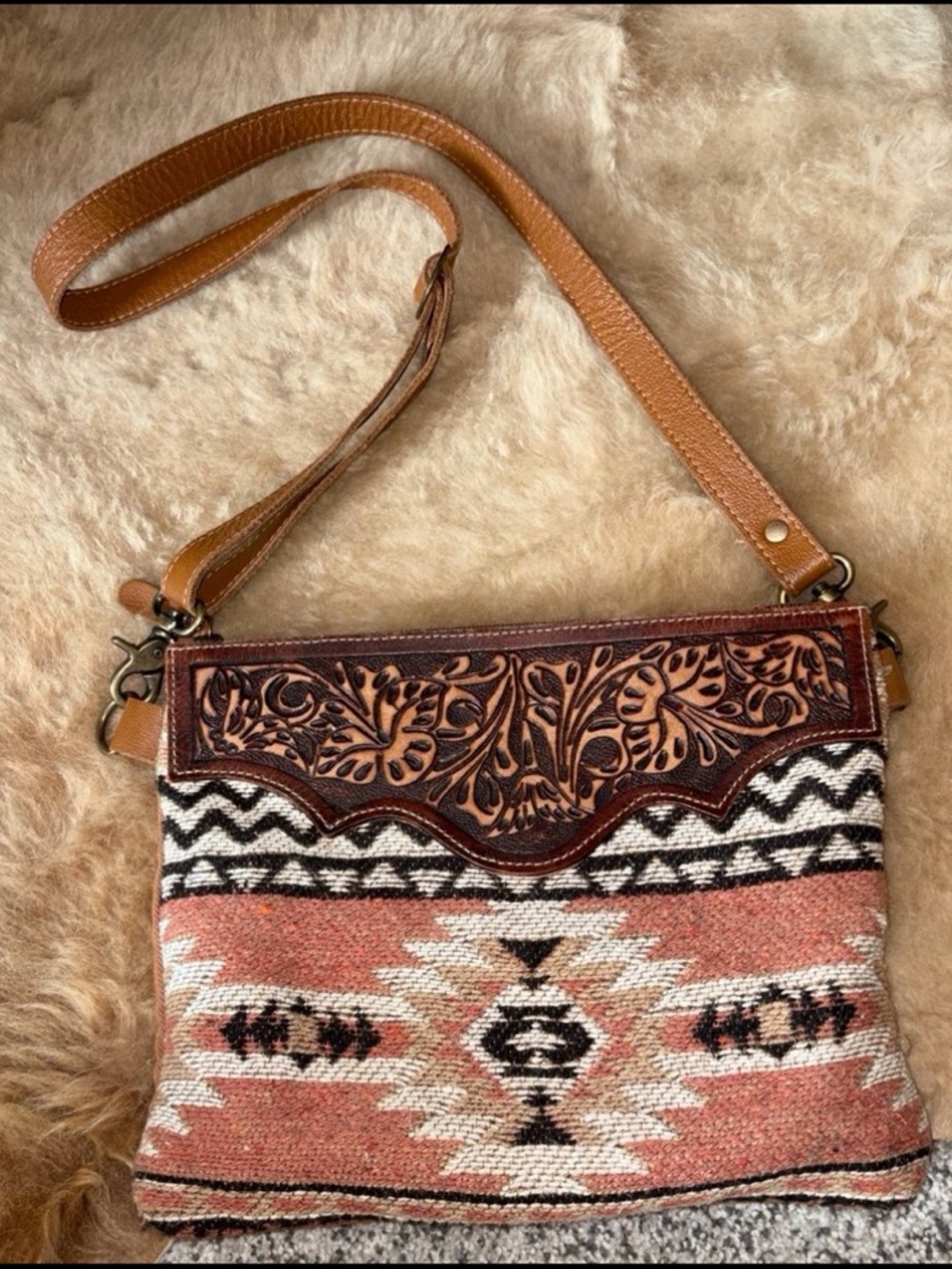 Myra Bag Crossbody
